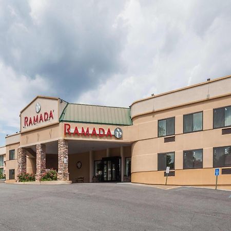 Отель Ramada By Wyndham Newburgh/West Point Экстерьер фото