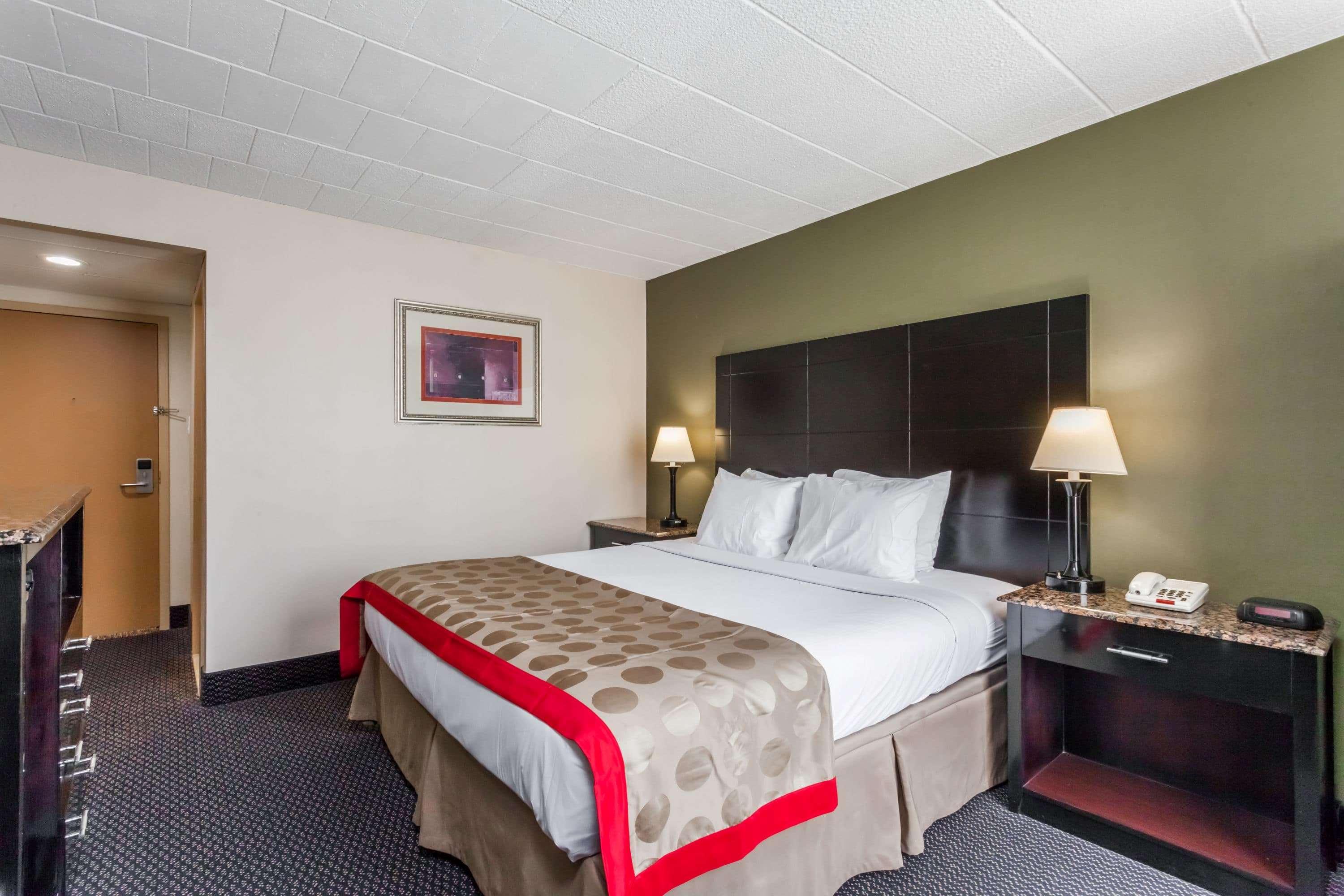 Отель Ramada By Wyndham Newburgh/West Point Экстерьер фото