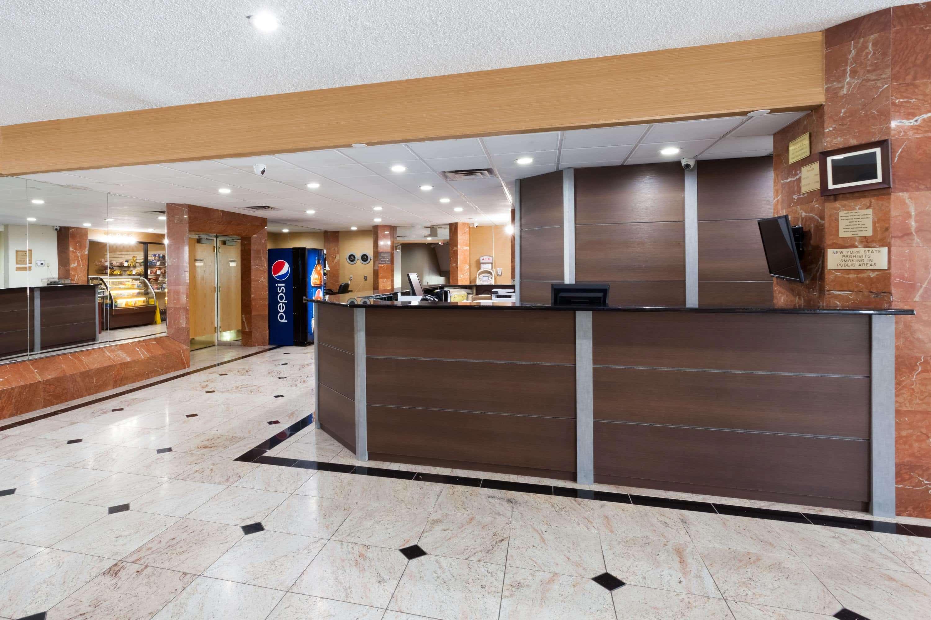 Отель Ramada By Wyndham Newburgh/West Point Экстерьер фото