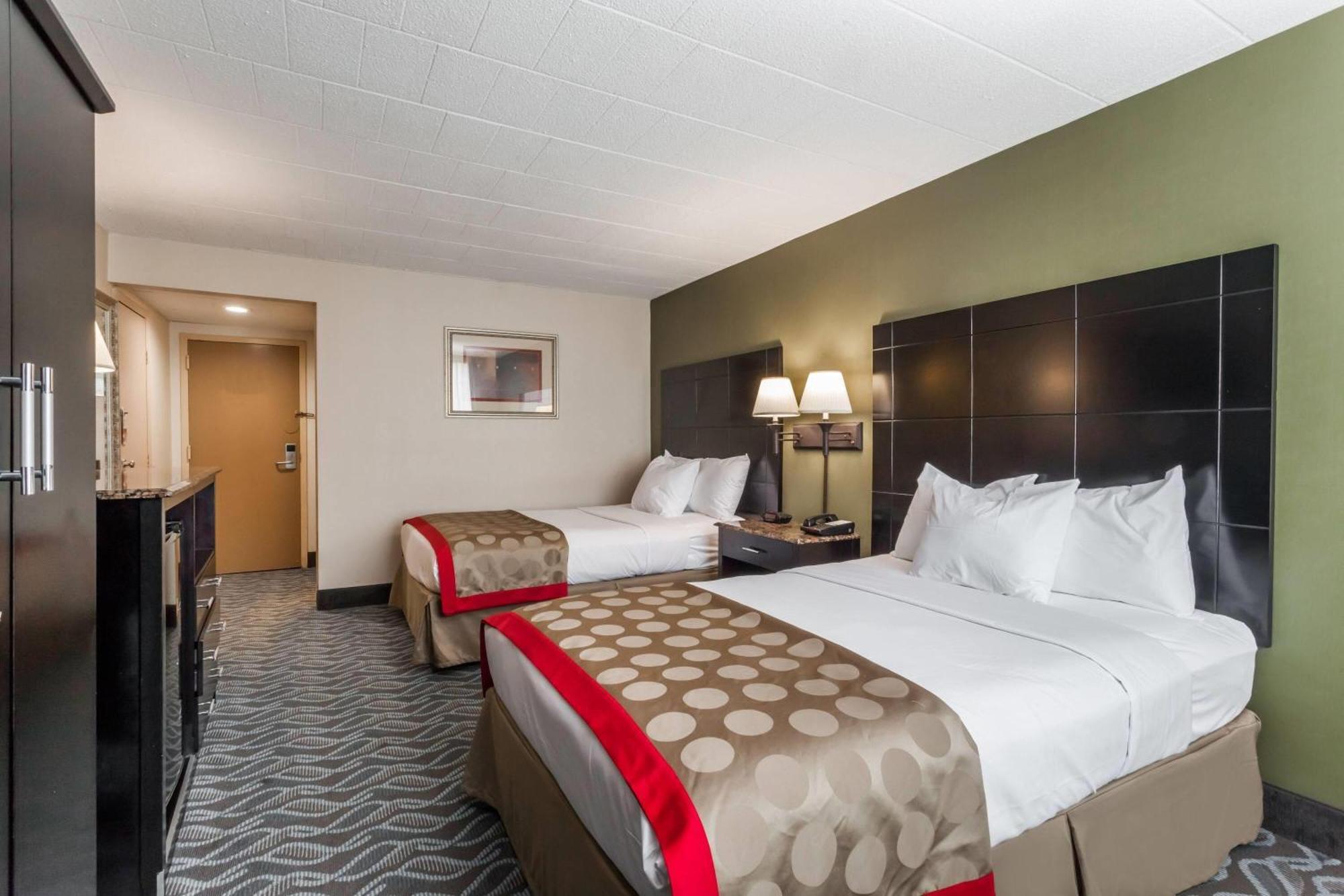 Отель Ramada By Wyndham Newburgh/West Point Экстерьер фото