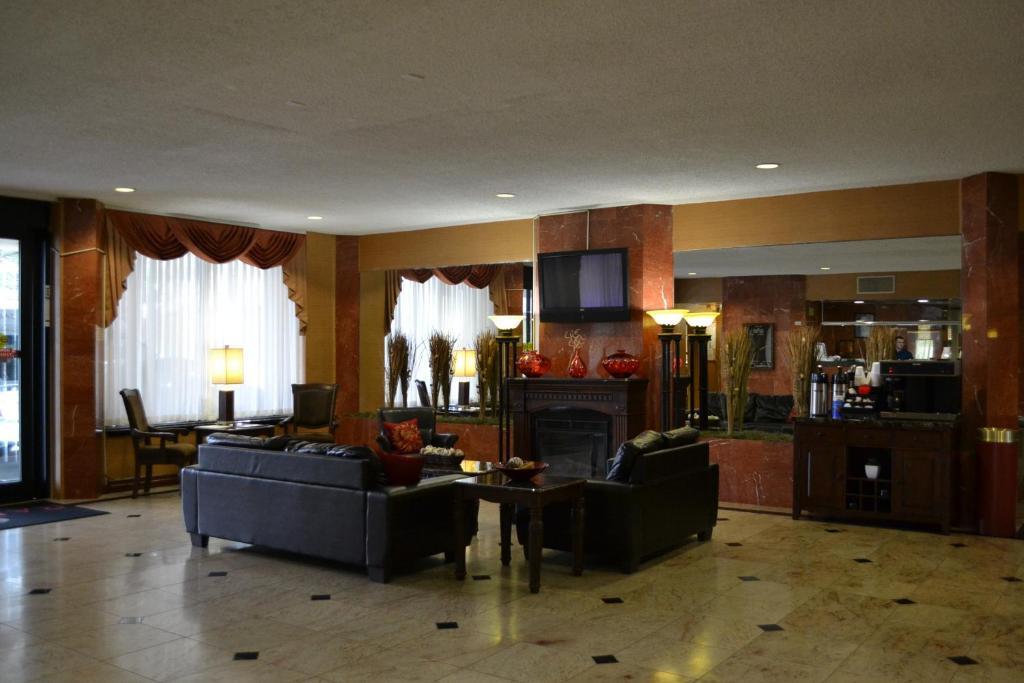 Отель Ramada By Wyndham Newburgh/West Point Экстерьер фото