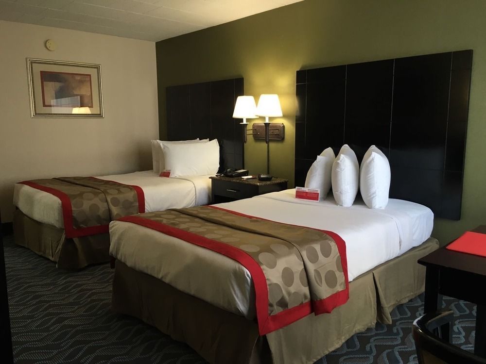 Отель Ramada By Wyndham Newburgh/West Point Экстерьер фото
